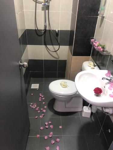 Bilik mandi di Ramadhina Eagle Eye View Home2stay Emerald Avenue