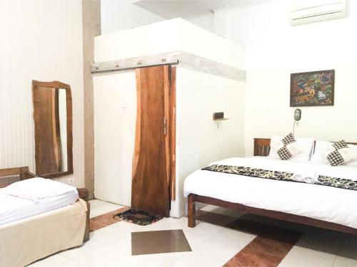 Gallery image of nDalem Joglo Krawitan Syariah in Yogyakarta