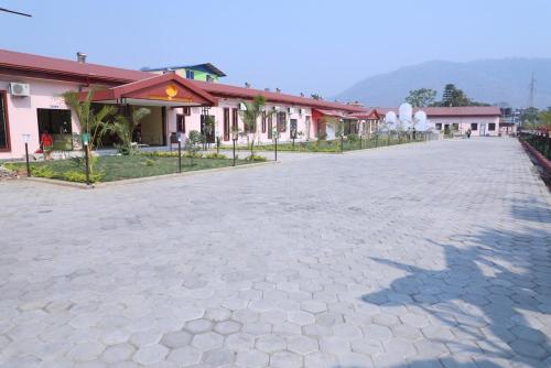 an empty parking lot in front of a building at Hotel the Narayani in Maruwā Ghāt