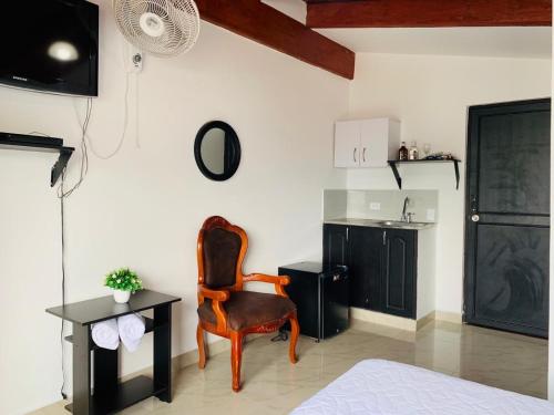 Kuchyň nebo kuchyňský kout v ubytování Hotel Lleras Premium #1