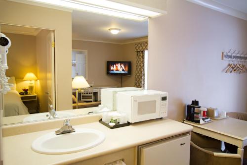 Glenwood Inn & Suites tesisinde bir banyo