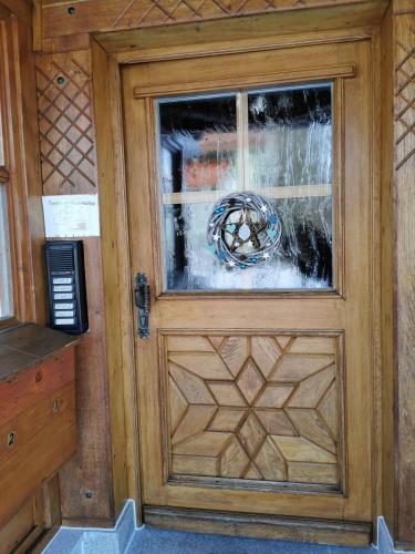a wooden door with a wreath on it at Haus Haidweg Wohnung 4 in Haidmühle