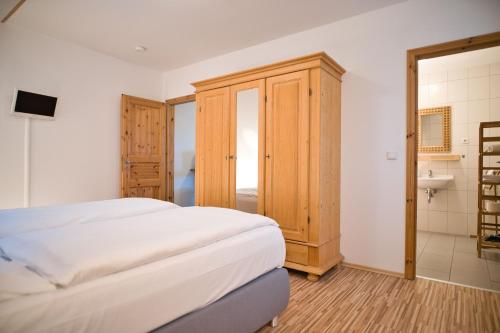 a bedroom with a large bed and a bathroom at Zum Goldenen Anker in Stralsund