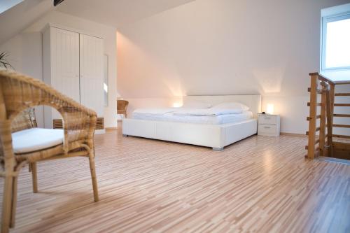 a bedroom with a bed and a chair at Zum Goldenen Anker in Stralsund