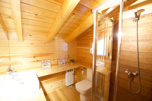 a wooden bathroom with a shower and a toilet at Cabana Coll Sisé in La Molina