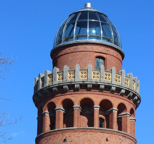 a red brick lighthouse with a dome on top at Ferienwohnung-Amsel-kinderfreundliche-Unterkunft-in-zentraler-Lage in Bergen auf Rügen