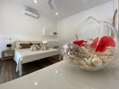 Letto o letti in una camera di Villa Kudì Maldives Guest House Thulusdhoo