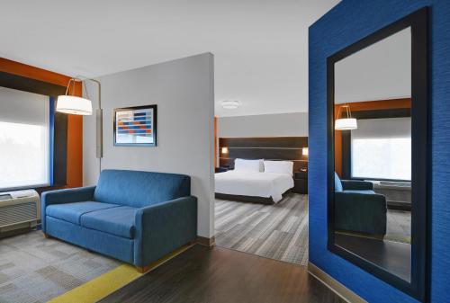 Postel nebo postele na pokoji v ubytování Holiday Inn Express Atmore, an IHG Hotel