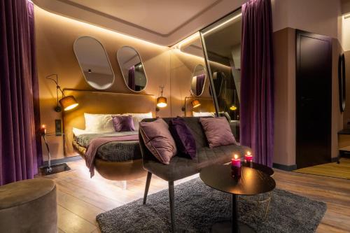 Ruang duduk di Luxury Upscale Apartments On 18 M Zhitomirska