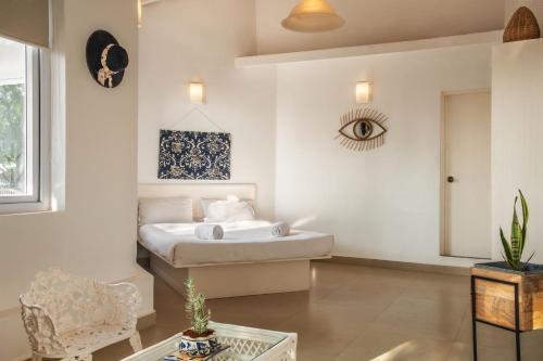 Ein Bett oder Betten in einem Zimmer der Unterkunft Morii by the sea - Morjim Beach