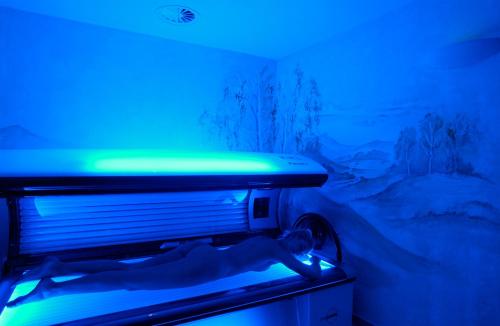 a room with a aquarium with a blue light at All Inclusive Hotel Bachmayerhof in Uderns