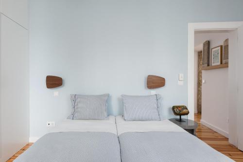 Alfama Terrace Best River and Historic City View Spacious and Charming Ground Floor 18th Century Building