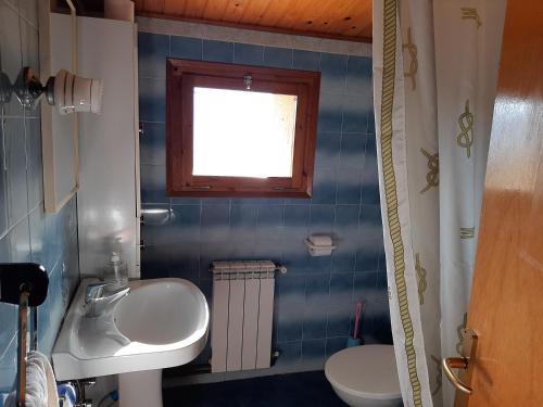 a bathroom with a sink and a toilet and a window at Casa Rural Más Pujol in Campdevánol