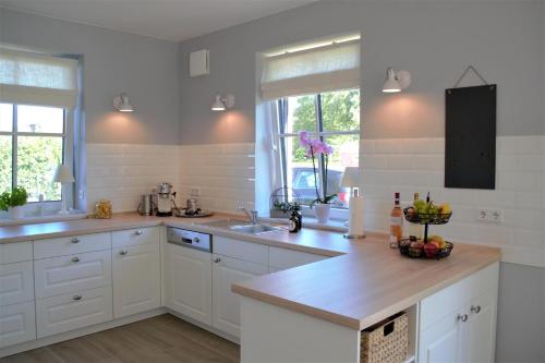Dapur atau dapur kecil di Reetdachhaus Nordstern
