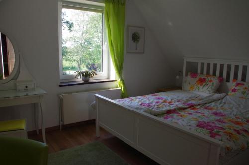 a bedroom with a bed and a window at Luettje-Glueck-2 in Pogum