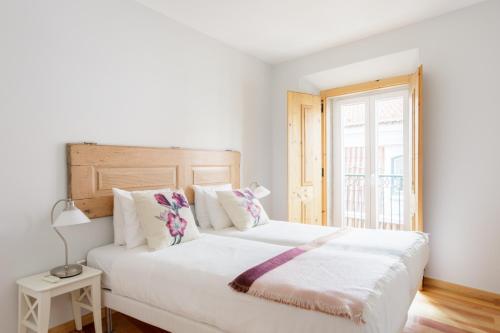 Amazing Rooftop Terrace With River And Historic City View 4 Bedrooms 4 bathrooms AC 19th Century Building Chiado