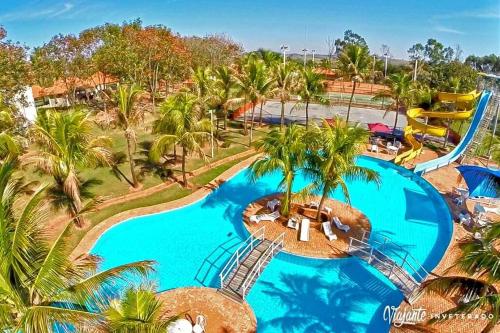 an overhead view of a swimming pool at a resort at CAMPO BELO RESORT in Presidente Prudente