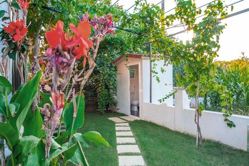 Κήπος έξω από το Zissis Villa & pool 5min drive to beach