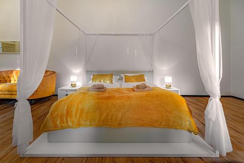 Una cama o camas en una habitación de Rezidence Znojmo