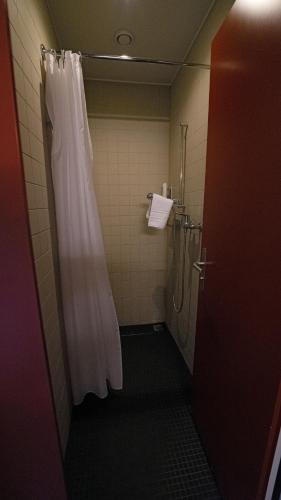 Un baño de Valbella-Lenzerheide Youth Hostel