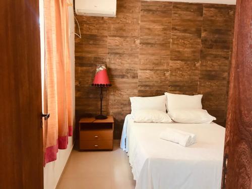 Postel nebo postele na pokoji v ubytování Residencial Vila Sassari