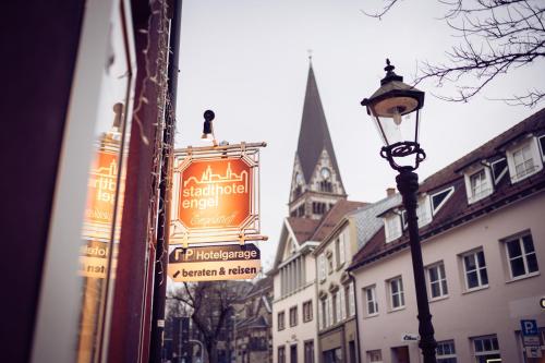 a street sign and a street light in a city at Stadthotel Engel in Ettlingen
