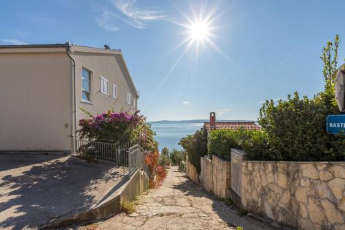 Apart sa Terasom 250m od Plaže,Parking,Wi Fi,Roštilj