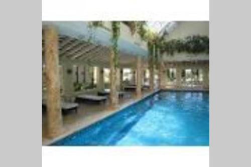 a large swimming pool in a hotel at Forest Lagoon Apartamento 6 in Punta del Este