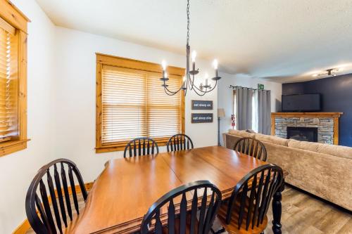 Condo 123 at Snowbridge – Photos 2