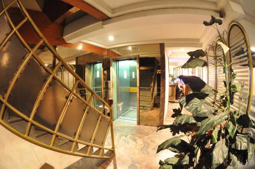 a spiral staircase in a building with a plant at Hotel Fênix (Adult Only) in Rio de Janeiro