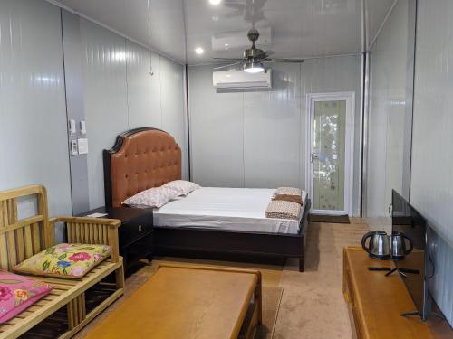 Postel nebo postele na pokoji v ubytování Private Rooms with International Airport View