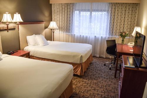 Säng eller sängar i ett rum på Comfort Inn & Suites Downtown Tacoma