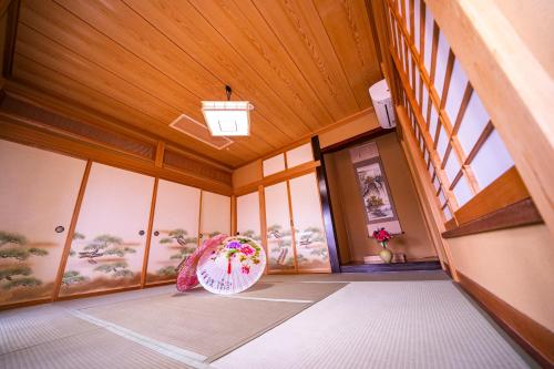 an empty room with an umbrella in a room with windows at Shiki no Sai in Mongawa