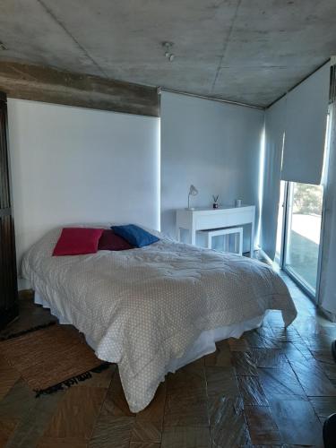 מיטה או מיטות בחדר ב-Loft del barranco