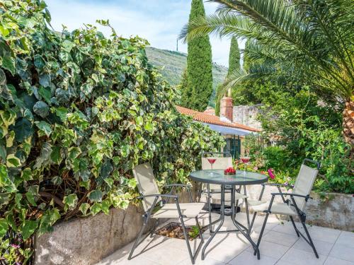 Vonkajšia záhrada v ubytovaní Central apartment in Dubrovnik