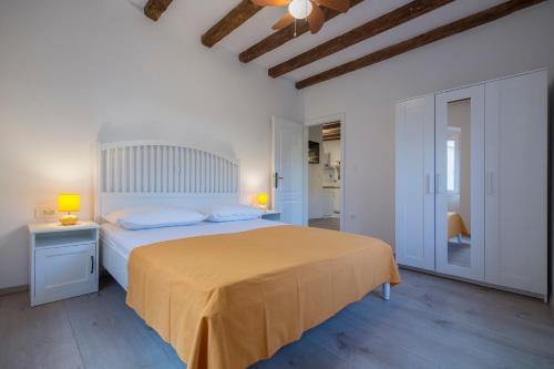Postel nebo postele na pokoji v ubytování Apartments Bepi