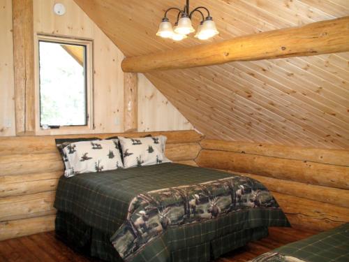 Postel nebo postele na pokoji v ubytování Anchor Point Captain Cook Lodge