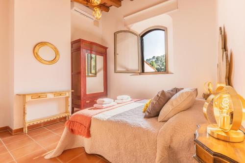 a bedroom with a bed and a mirror at Ca La Conxita in Las Escaulas