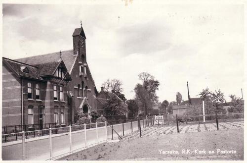 an old black and white photo of a church at SintAnna B&B PetitHotel in Yerseke