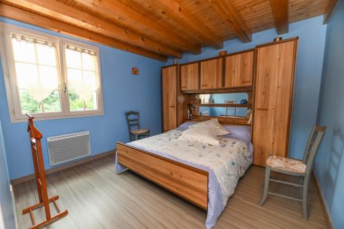 Un pat sau paturi într-o cameră la gîtes de l'Hôpiteau