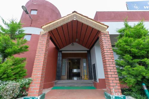Η πρόσοψη ή η είσοδος του KSTDC Hotel Mayura Biligiri, BR Hills