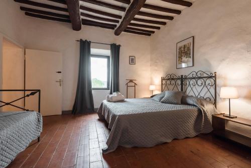 a bedroom with a large bed and a window at Agriturismo San Ottaviano in Monterotondo