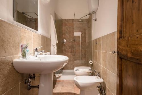 a bathroom with a sink and a toilet at Agriturismo San Ottaviano in Monterotondo