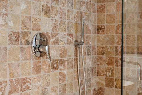 a shower in a bathroom with a glass door at Agriturismo San Ottaviano in Monterotondo
