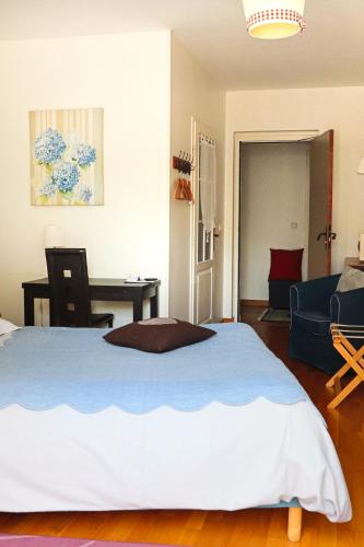 Postel nebo postele na pokoji v ubytování Logis Hôtel La Villa Boucicaut