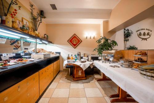 Jídlo v hotelu nebo okolí