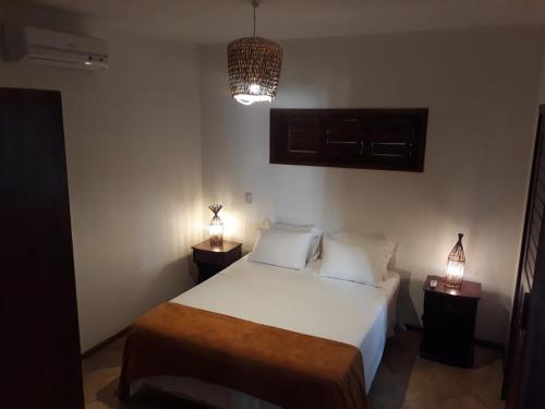 Un pat sau paturi într-o cameră la Serrote Apartamento