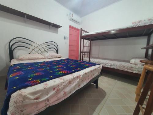 Ένα ή περισσότερα κρεβάτια σε δωμάτιο στο Pousada Gaivotas de Maranduba