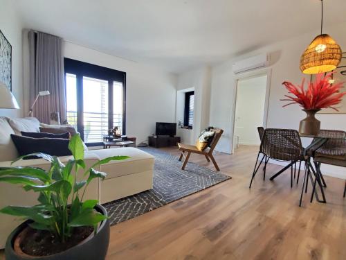 Luxury Apartment with Parking and near Metro