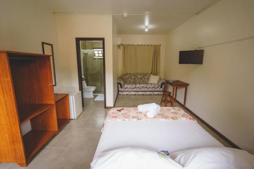 Cama ou camas em um quarto em Pousada Village Garopaba